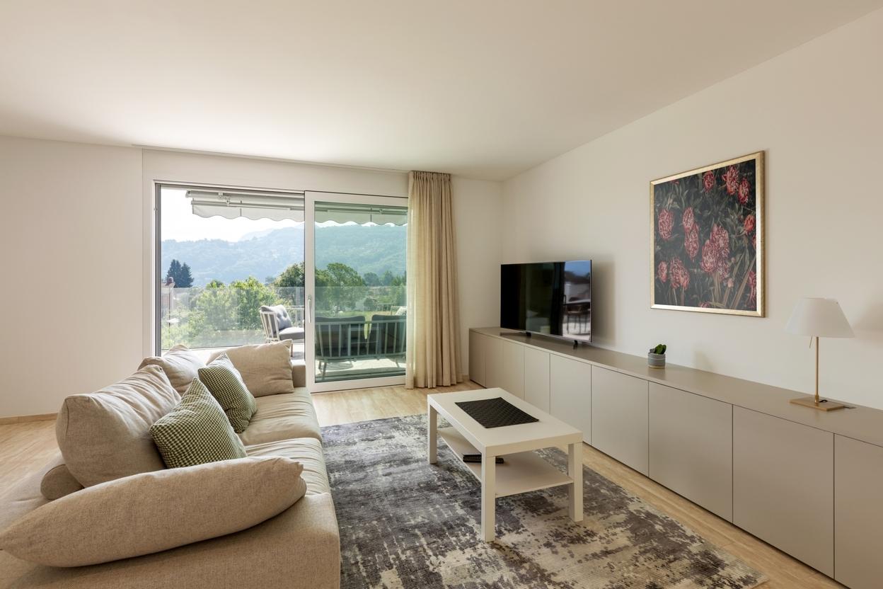 Große Sideboards mit viel Stauraum Wohnzimmer mit großem Sideoboard an der Wand
